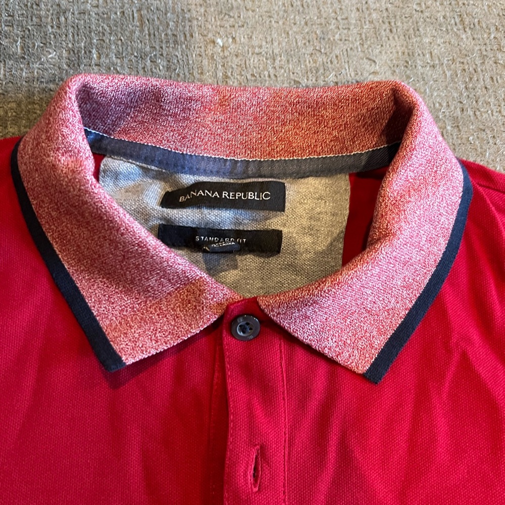 Red polo with contrast collar